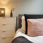 Beautiful 2 Bed With Balcony