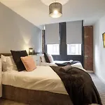Beautiful 2 Bed With Balcony