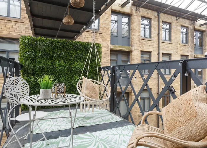 Beautiful 2 Bed With Balcony