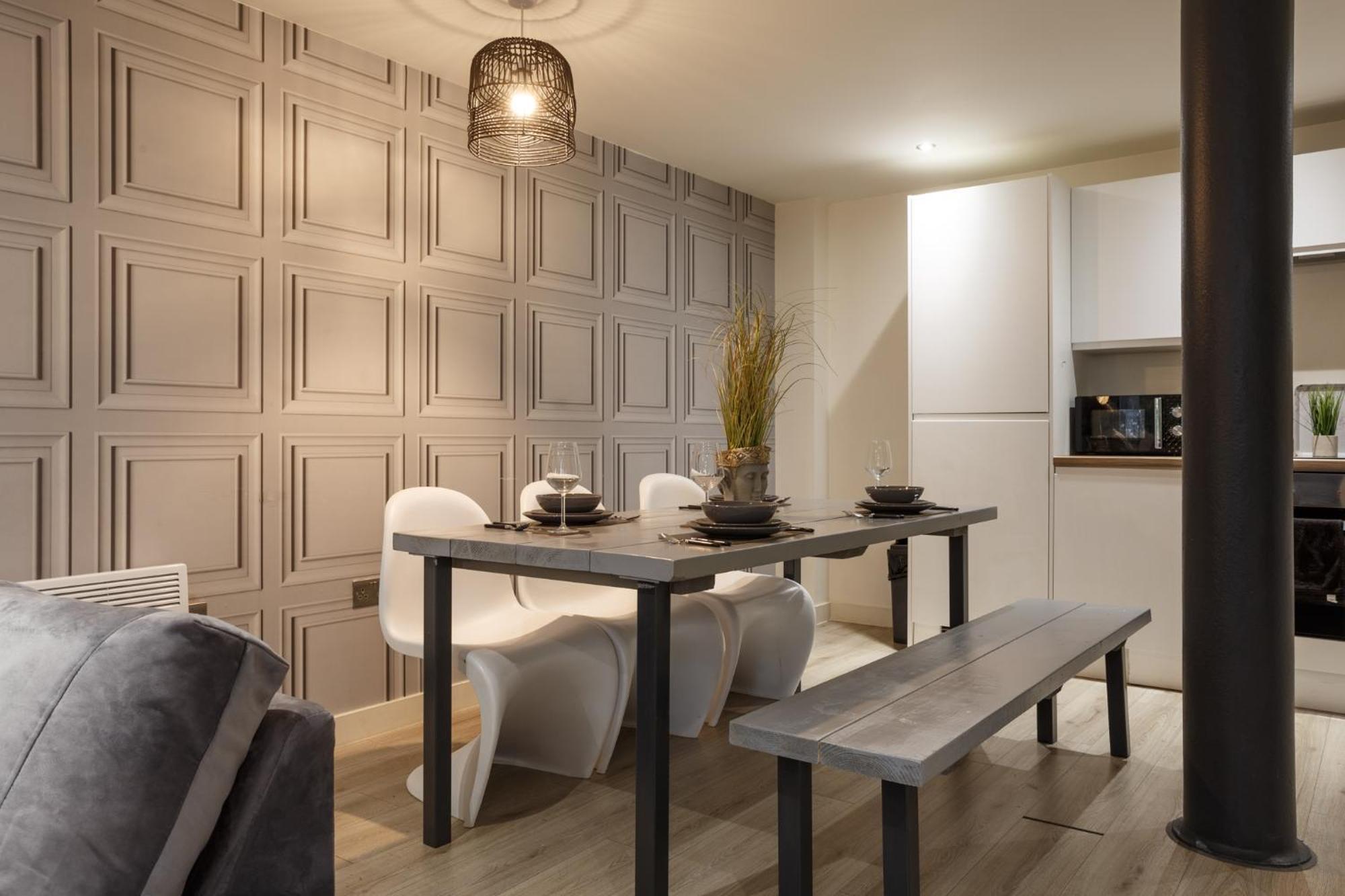 Apartment Beautiful 2 Bed With Balcony