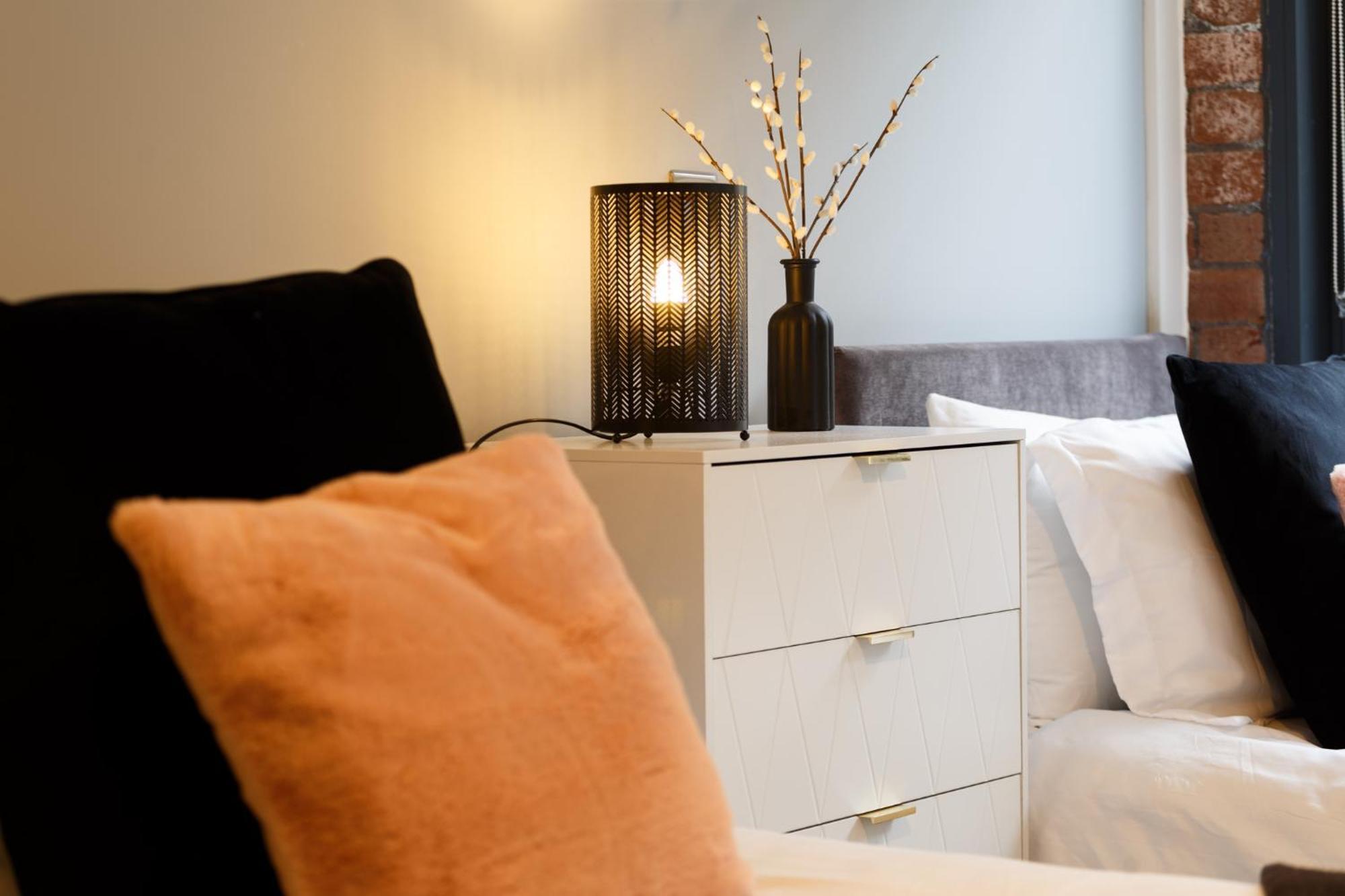 Apartment Beautiful 2 Bed With Balcony *