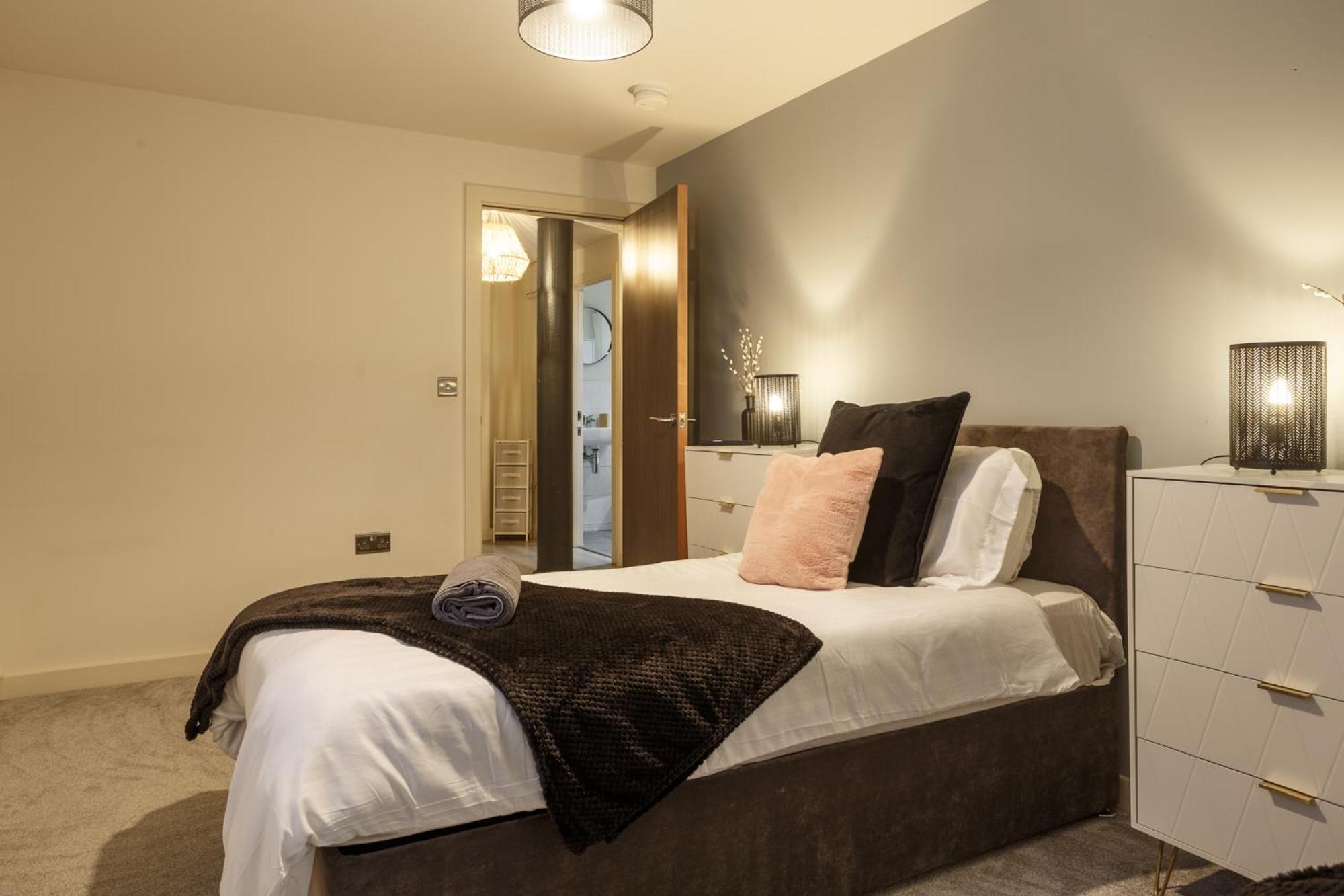 Beautiful 2 Bed With Balcony