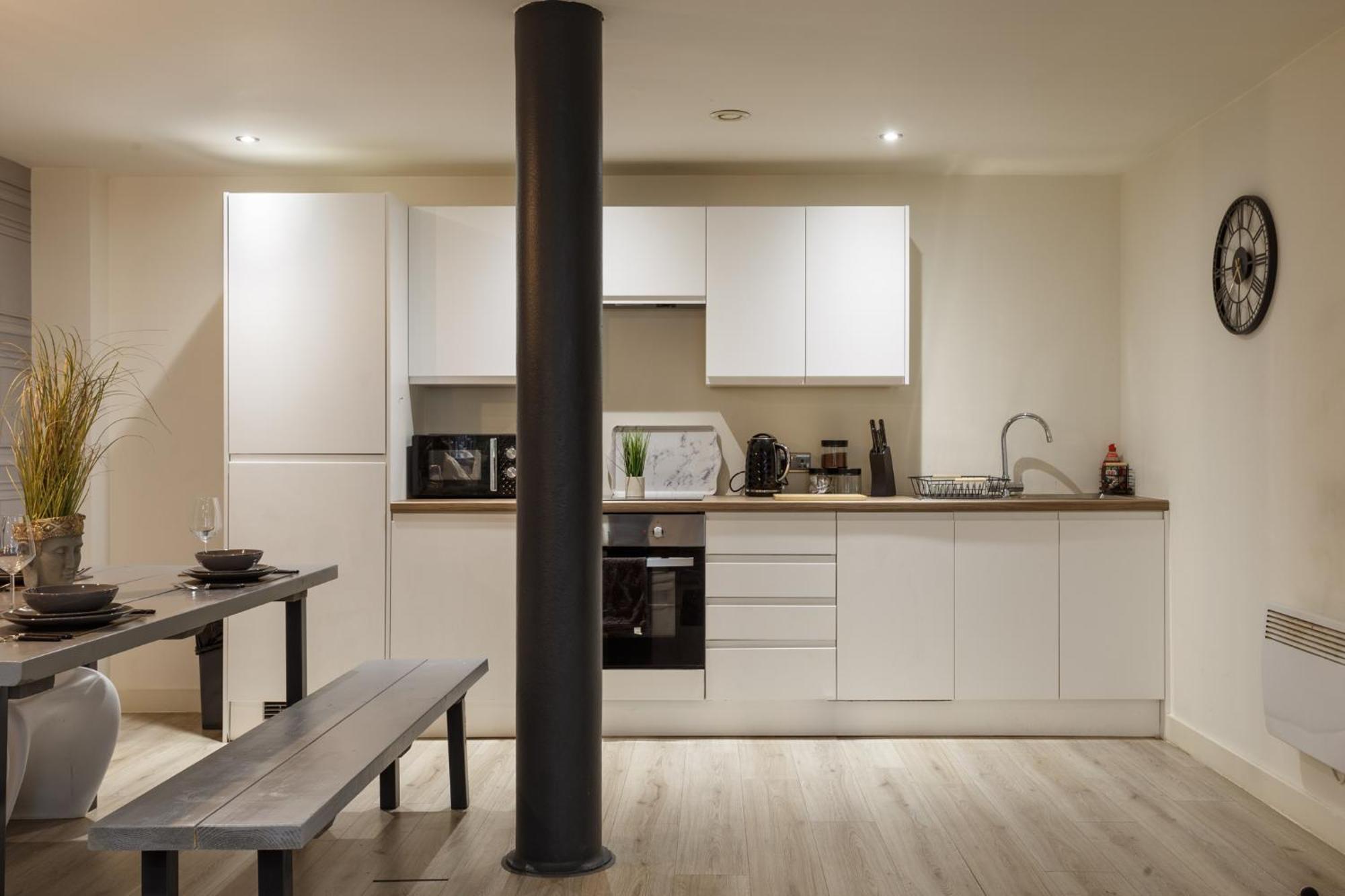 Beautiful 2 Bed With Balcony